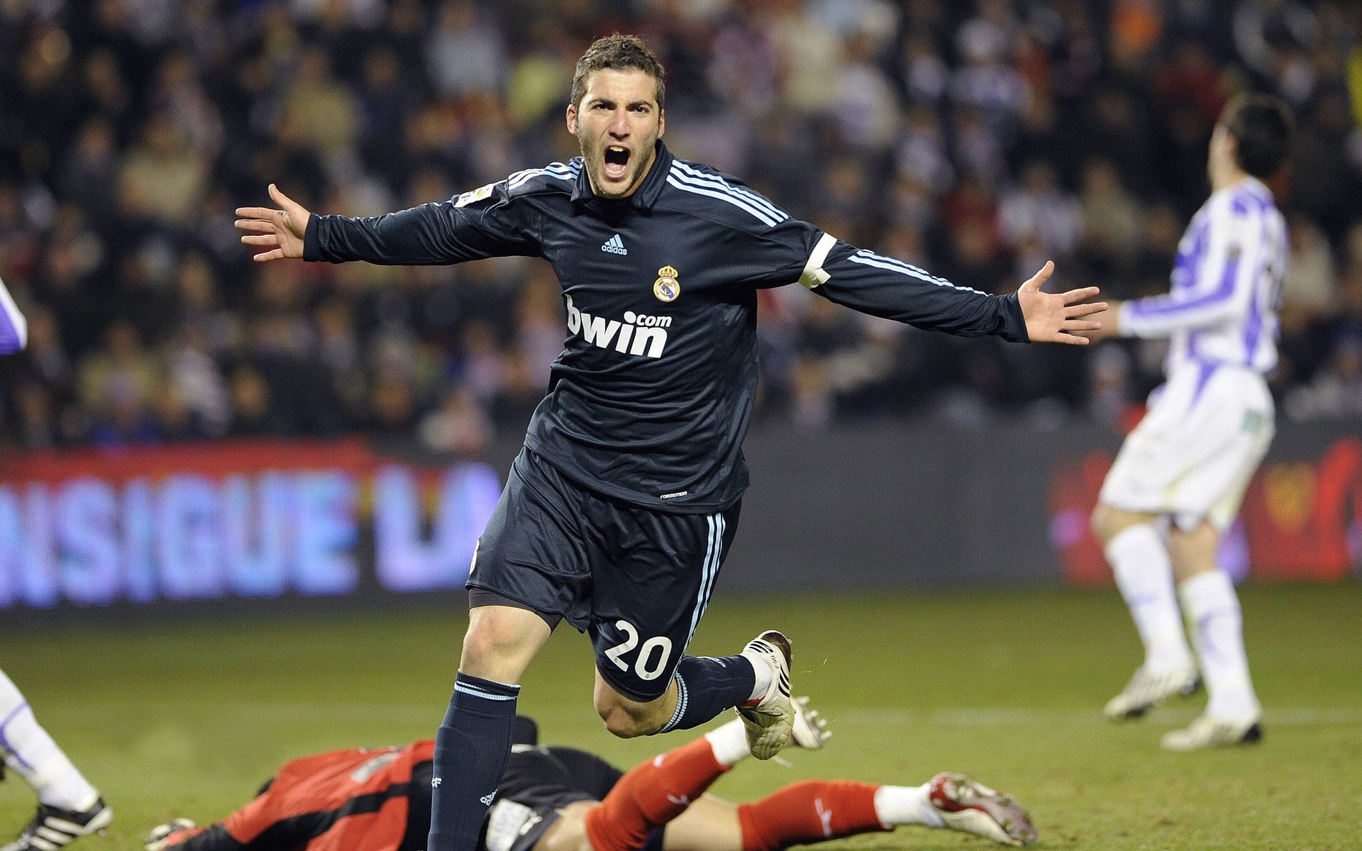 ac米兰官网首页-盘点全场：那些令人心跳加速的瞬间合集，心跳加速的段子